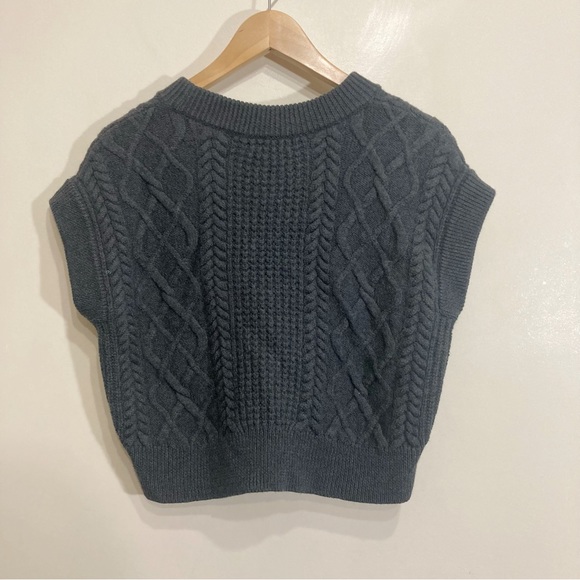 *Sold Wilfred Emporia Vest 100% Wool Sz Medium Grey Cable Knit - Picture 2 of 8